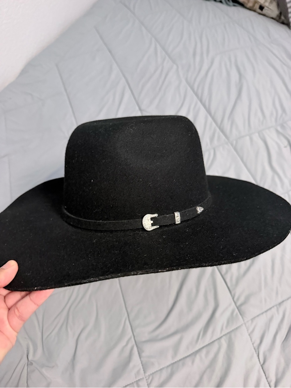 Ariat Black Wide-Brim Felt Hat with Silver Buckle